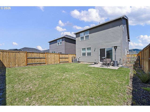 2743 V St, Springfield, OR 97477