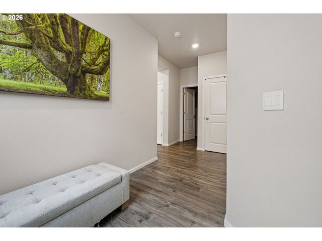 2743 V St, Springfield, OR 97477