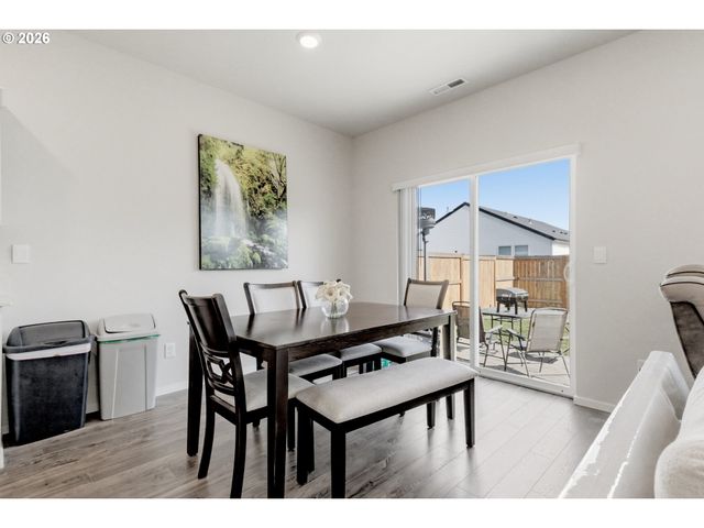 2743 V St, Springfield, OR 97477