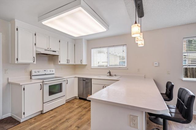 203 Fauna Ave, Rohnert Park, CA 94928