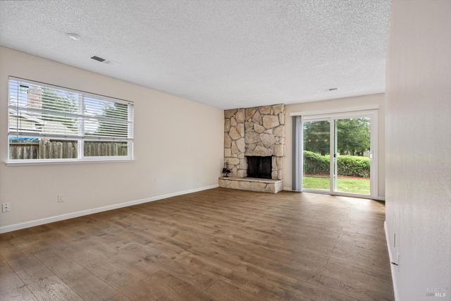 203 Fauna Ave, Rohnert Park, CA 94928