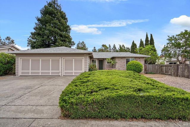 203 Fauna Ave, Rohnert Park, CA 94928