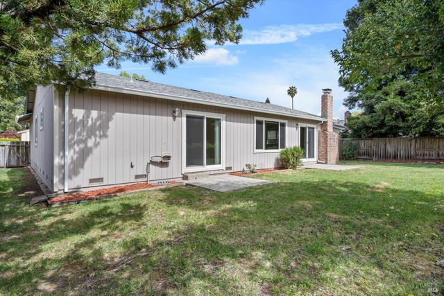 203 Fauna Ave, Rohnert Park, CA 94928