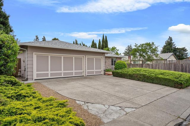 203 Fauna Ave, Rohnert Park, CA 94928