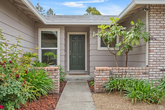 203 Fauna Ave, Rohnert Park, CA 94928