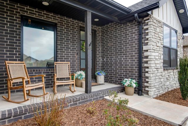 521 N Kilkenny Way, Nixa, MO 65714