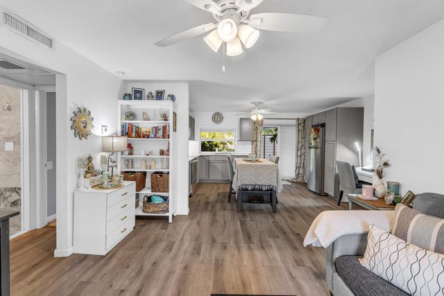 5314 NE 6 Avenue E20, Oakland Park, FL 33334