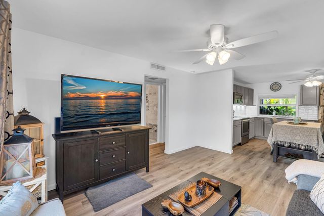 5314 NE 6 Avenue E20, Oakland Park, FL 33334