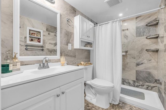 5314 NE 6 Avenue E20, Oakland Park, FL 33334