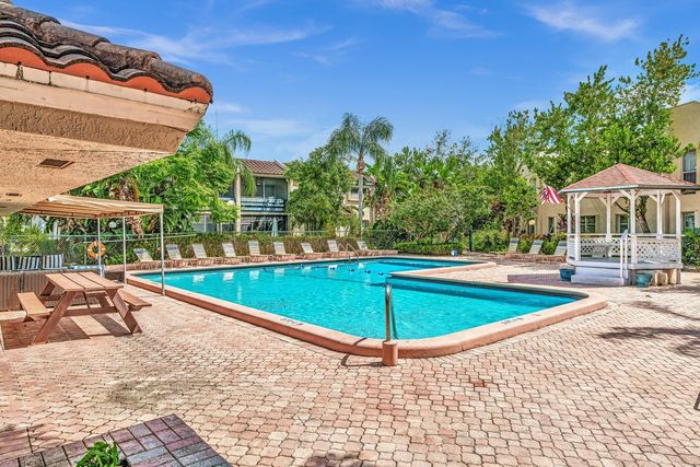 5314 NE 6 Avenue E20, Oakland Park, FL 33334