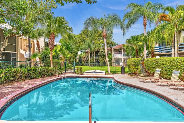 5314 NE 6 Avenue E20, Oakland Park, FL 33334