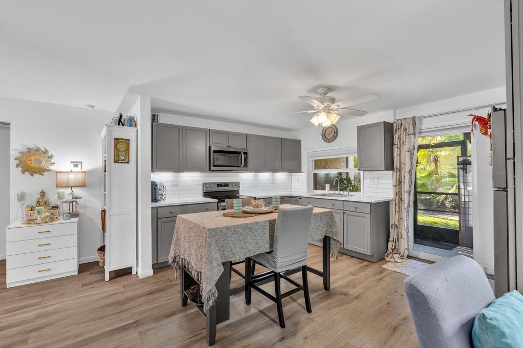 5314 NE 6 Avenue E20, Oakland Park, FL 33334