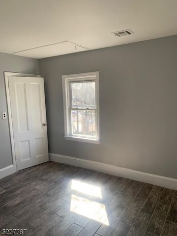 46 Park Pl 3, East Orange City, NJ 07017
