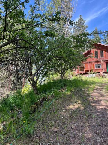545 Getta Creek Rd, Cottonwood, ID 83522