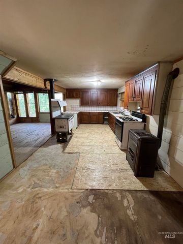 545 Getta Creek Rd, Cottonwood, ID 83522