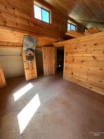 545 Getta Creek Rd, Cottonwood, ID 83522