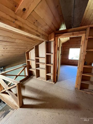 545 Getta Creek Rd, Cottonwood, ID 83522