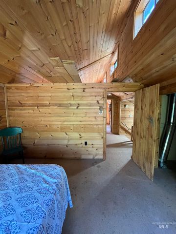 545 Getta Creek Rd, Cottonwood, ID 83522