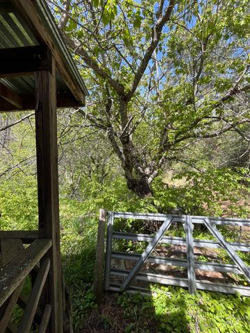 545 Getta Creek Rd, Cottonwood, ID 83522