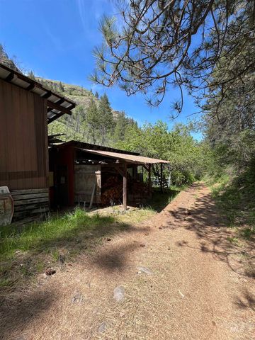 545 Getta Creek Rd, Cottonwood, ID 83522