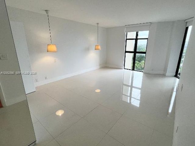 1000 Quayside Ter 805, Miami, FL 33138