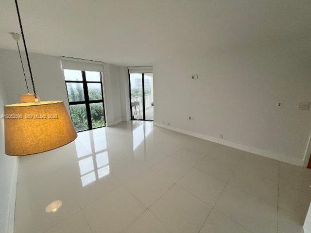 1000 Quayside Ter 805, Miami, FL 33138