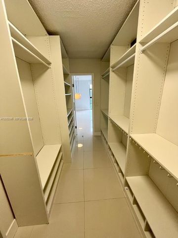1000 Quayside Ter 805, Miami, FL 33138