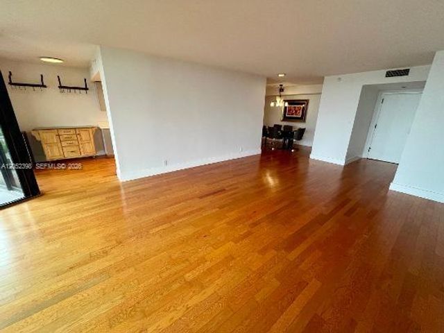 1000 Quayside Ter 805, Miami, FL 33138