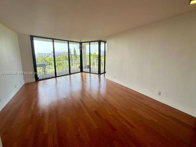 1000 Quayside Ter 805, Miami, FL 33138
