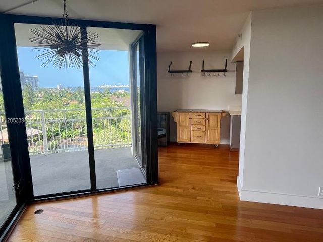 1000 Quayside Ter 805, Miami, FL 33138