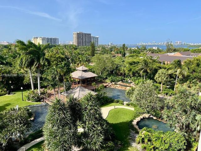 1000 Quayside Ter 805, Miami, FL 33138
