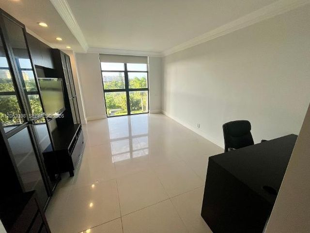 1000 Quayside Ter 805, Miami, FL 33138