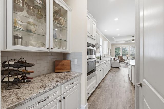 207 Arabian Drive, The Woodlands, TX 77382