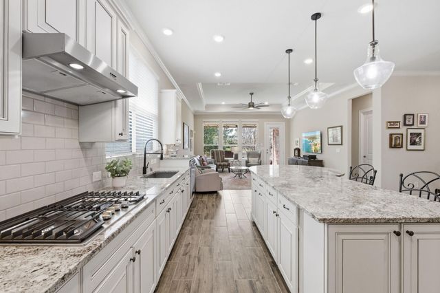 207 Arabian Drive, The Woodlands, TX 77382