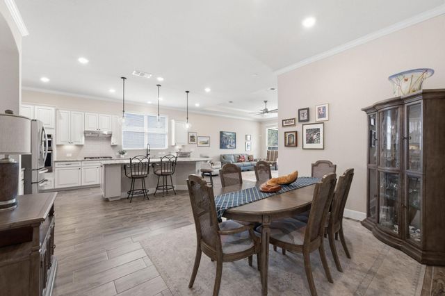 207 Arabian Drive, The Woodlands, TX 77382