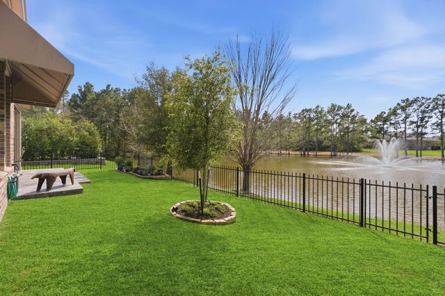 207 Arabian Drive, The Woodlands, TX 77382