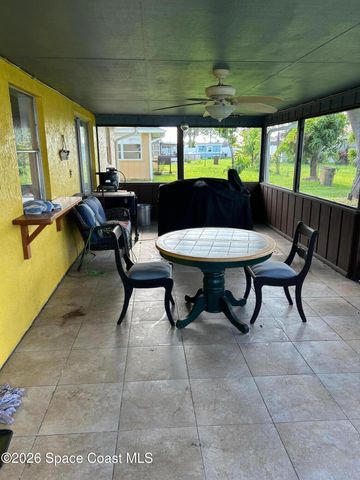 777 SE Fallon Drive SE, Port St. Lucie, FL 34983