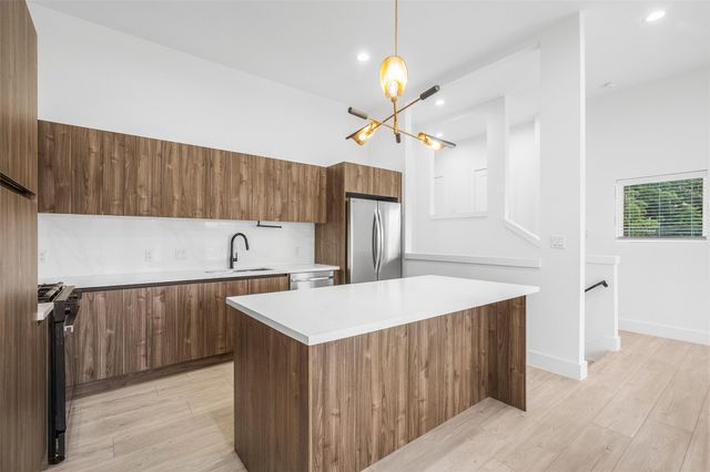 104 Tolima Dove Street, Houston, TX 77018
