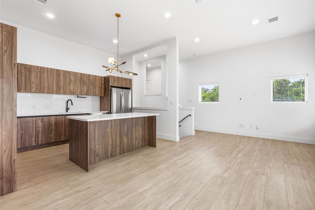 104 Tolima Dove Street, Houston, TX 77018