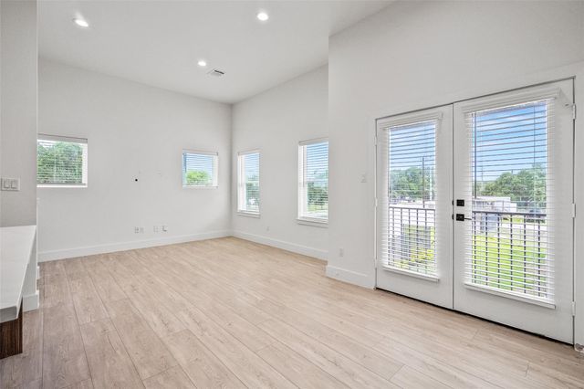104 Tolima Dove Street, Houston, TX 77018