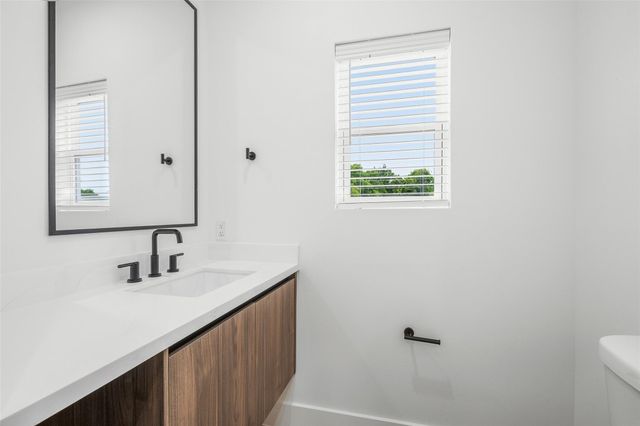 104 Tolima Dove Street, Houston, TX 77018