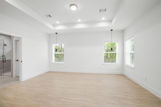 104 Tolima Dove Street, Houston, TX 77018