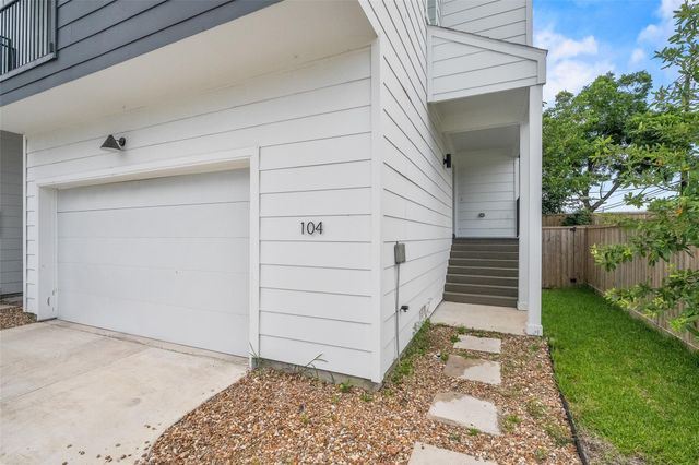 104 Tolima Dove Street, Houston, TX 77018