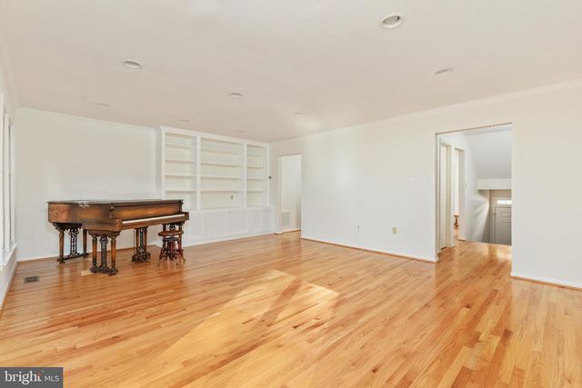 2850 KELLY SQ, Vienna, VA 22181