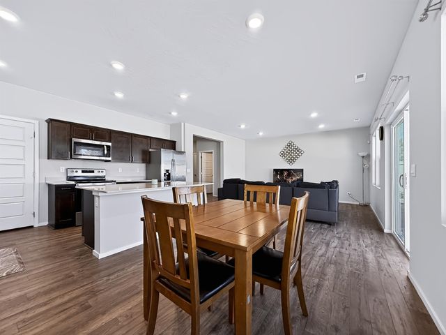 12126 N Greene St, Mead, WA 99021