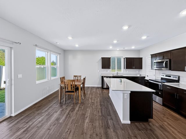 12126 N Greene St, Mead, WA 99021