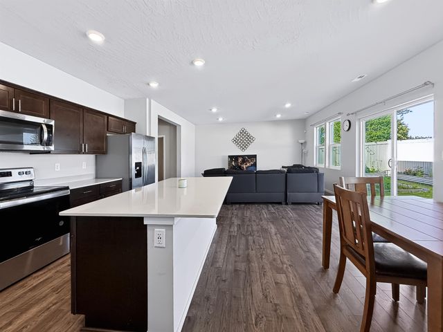 12126 N Greene St, Mead, WA 99021