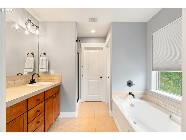 16351 Se MERGANSER Ct, Milwaukie, OR 97267