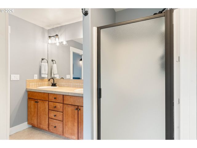 16351 Se MERGANSER Ct, Milwaukie, OR 97267