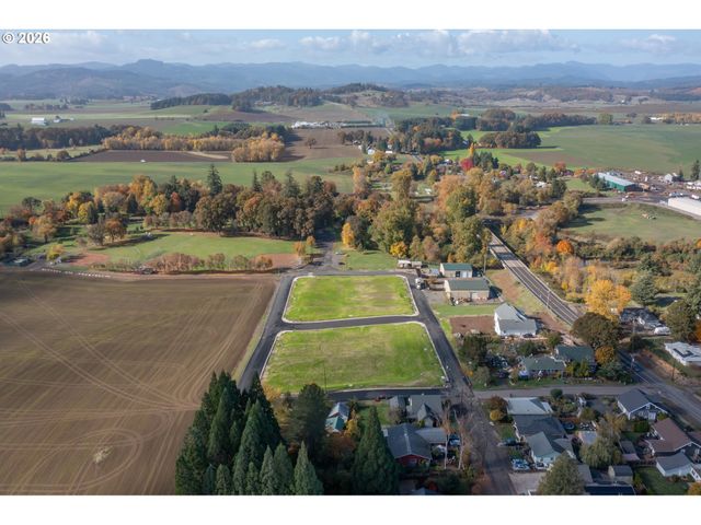 8 W Grant St 8, Carlton, OR 97111
